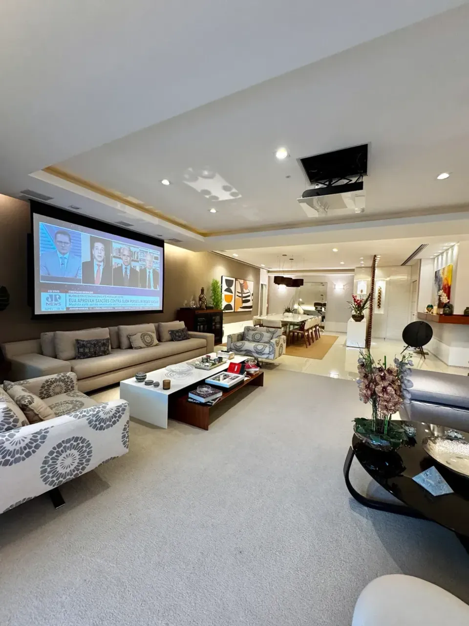 Furnished apartment with 4 bedrooms and open-plan kitchen — photo 20