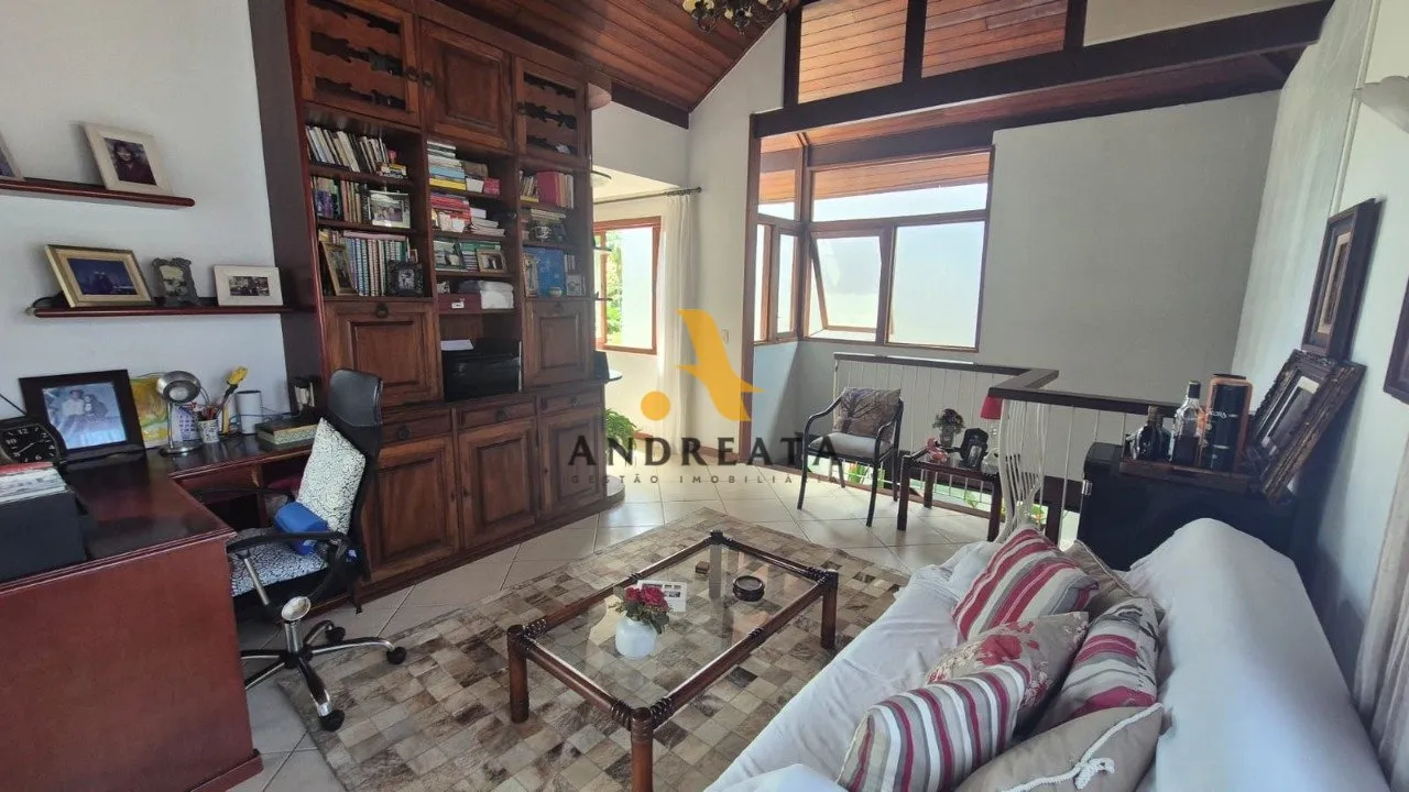 Casa de 307 m² com janelas do piso ao teto e banheira — photo 22
