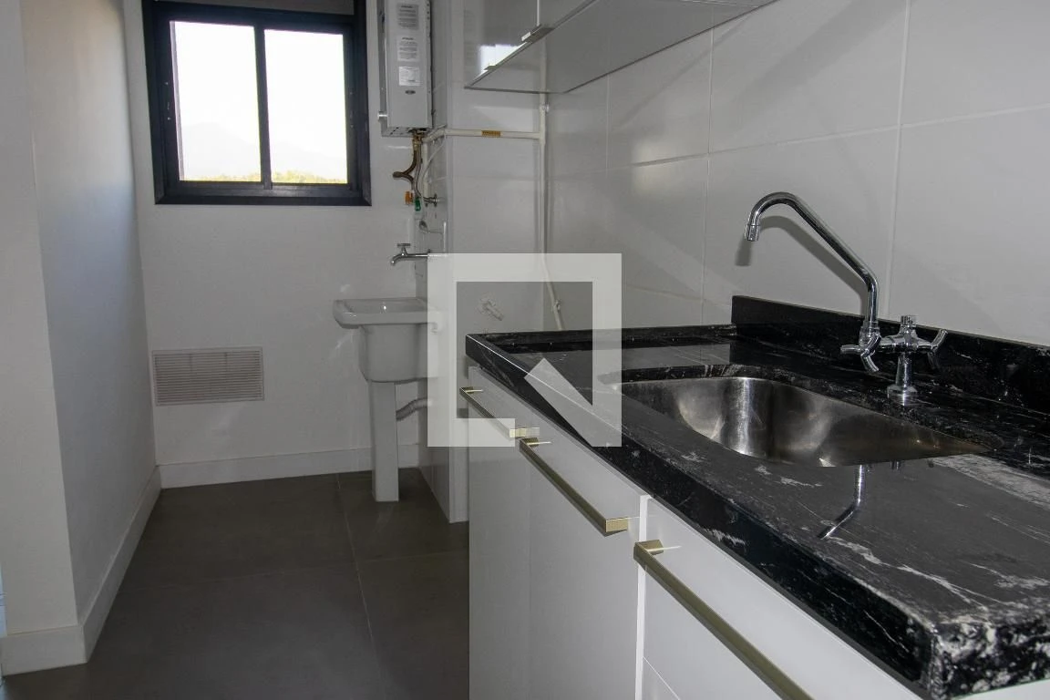 One-bedroom apartment in a building with a gym — photo 21
