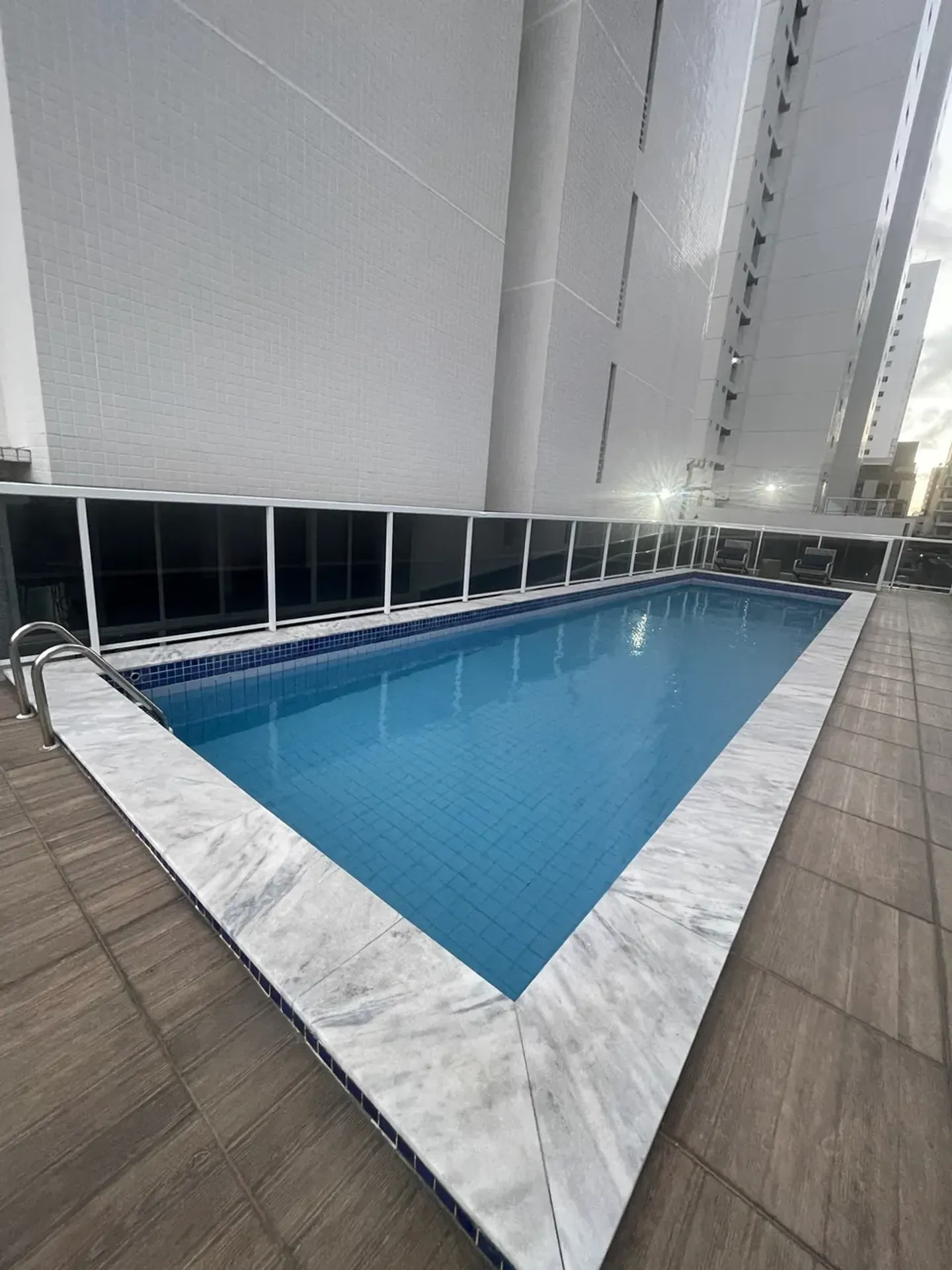 Glass-enclosed balcony in a 4-bedroom apartment, 115 m² — photo 26