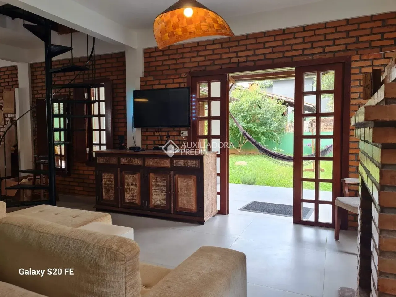 Furnished house on the 2nd floor with 2 parking spots