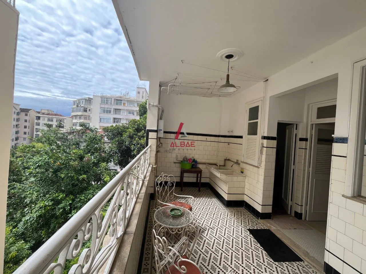 3-bedroom apartment with glassed-in balcony windows — photo 3