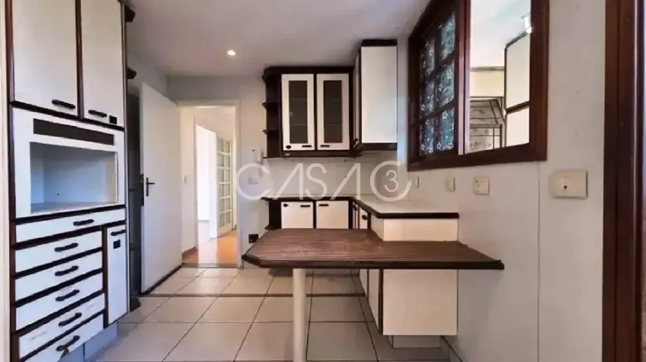 190 m² apartment with a walk-in closet and a water view — photo 19