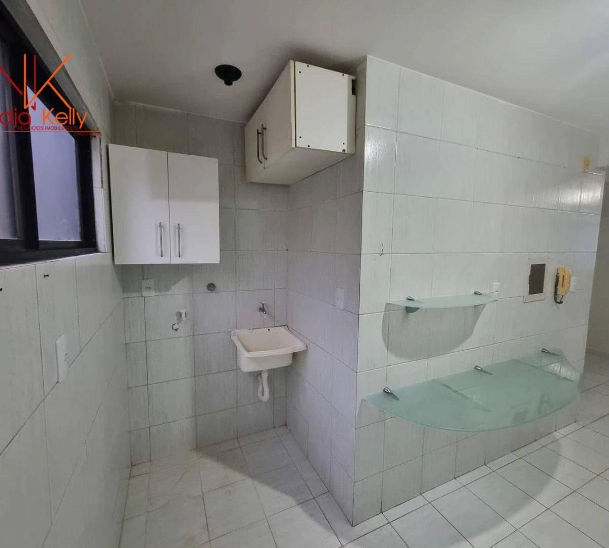 3-bedroom apartment in a building with a pool — photo 5