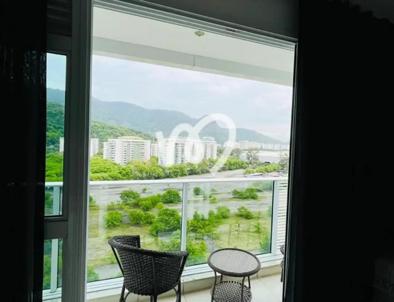 Furnished 2-bedroom apartment with open-plan kitchen — photo 8