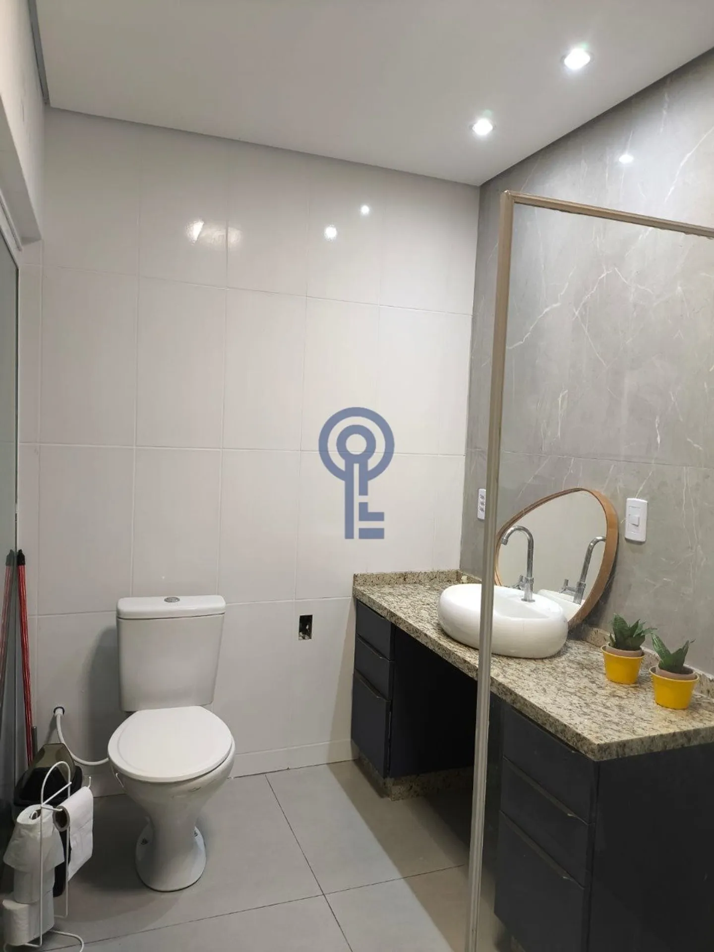 Furnished 2-bedroom house with private garden — photo 4