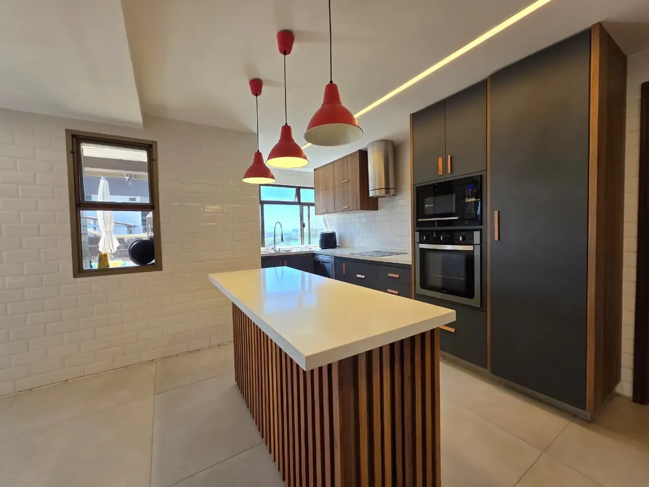 Water view in a 4-bedroom apartment, 265 m² — photo 8
