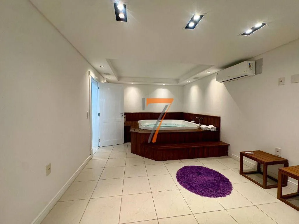 Furnished house with 8 bedrooms and 11 bathrooms — photo 30