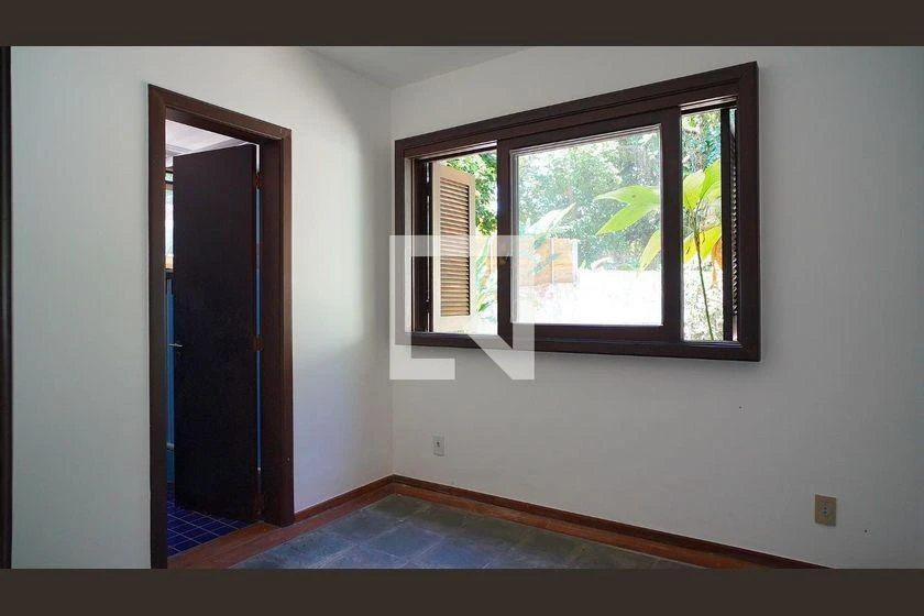 House, 735 m², with floor-to-ceiling windows — photo 22
