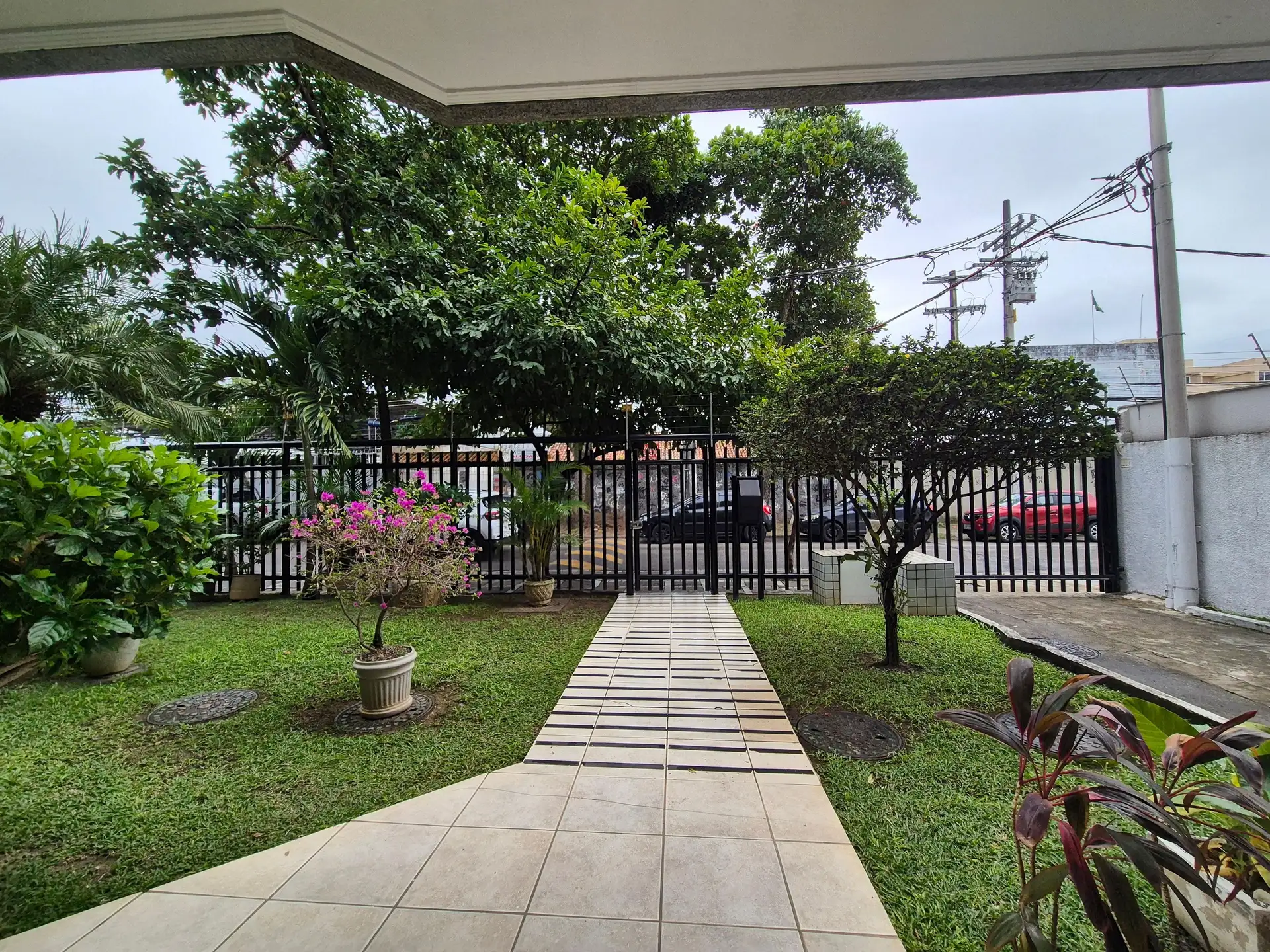 4-bedroom apartment with 3 bathrooms and a balcony — photo 46