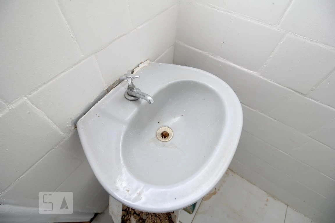 Unfurnished studio with 1 bedroom and a balcony — photo 17