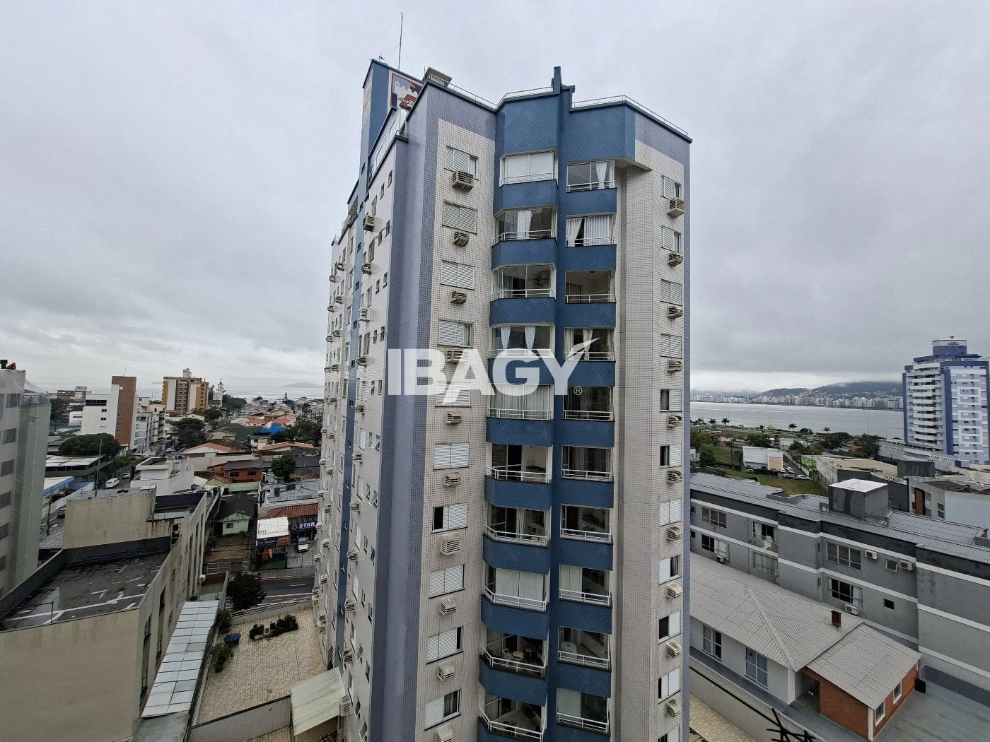 3-bedroom apartment with a bathtub in Florianópolis — photo 12