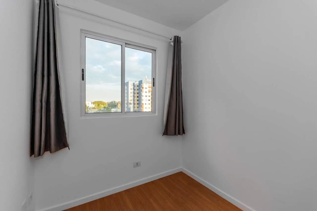 Wood or laminate floors in a 2-bedroom apartment, 60 m² — photo 4