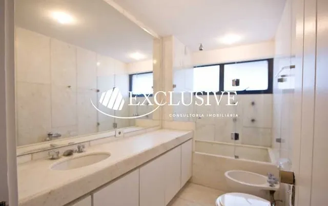 Residential apartment with 4 bedrooms and enclosed balcony — photo 11