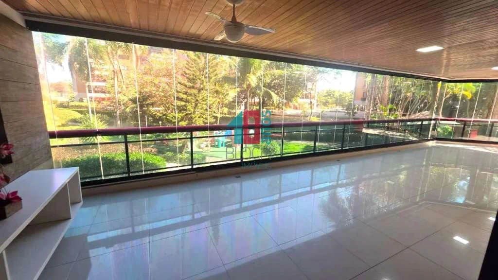 4-bedroom apartment with a glassed-in balcony — photo 11