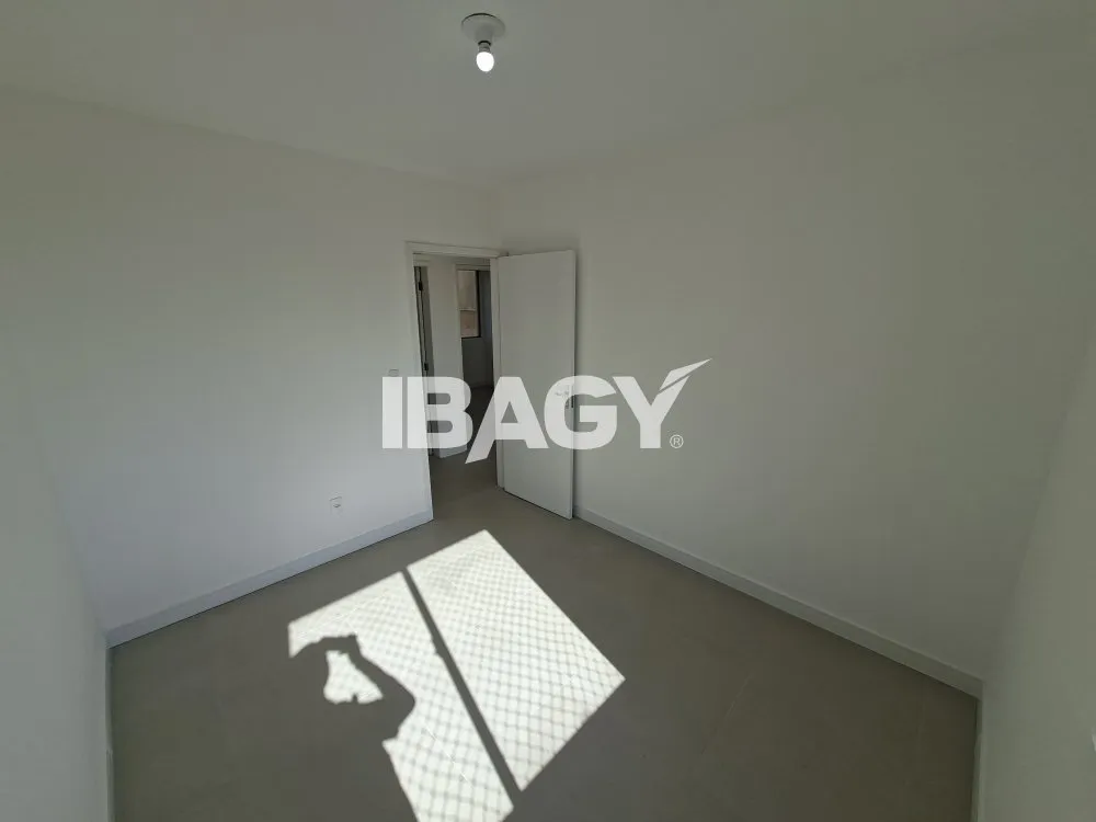 3-bedroom apartment with a half-bath and parking — photo 9