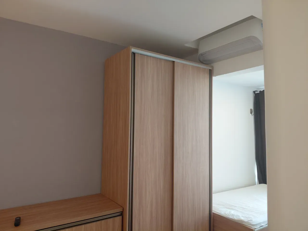 Furnished 3-bedroom apartment with glass balcony — photo 16