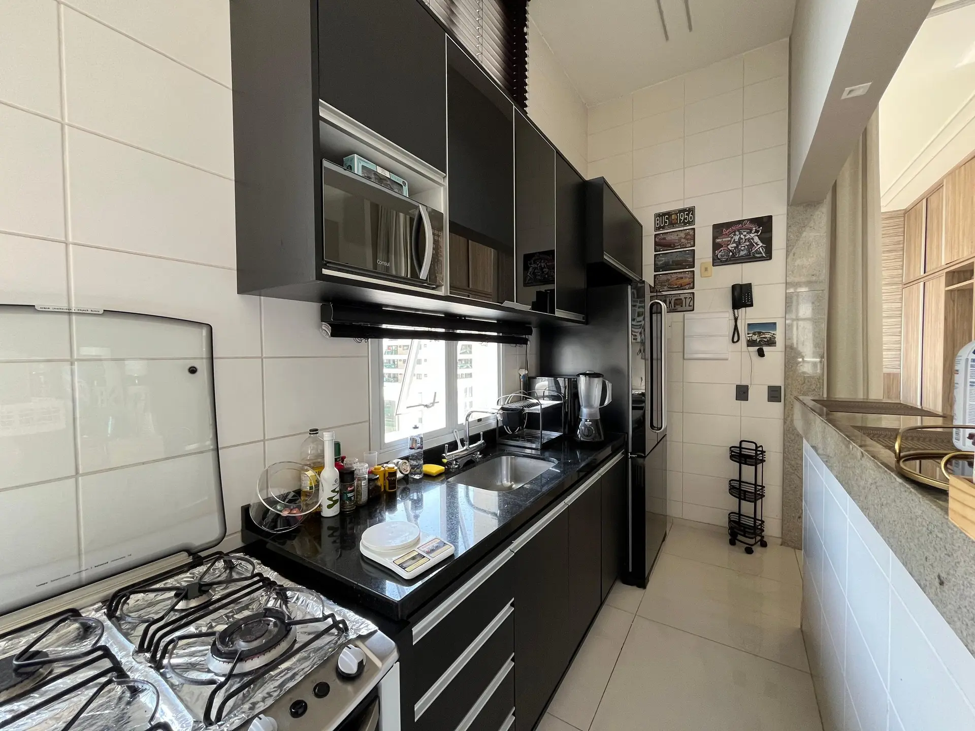 One-bedroom apartment with floor-to-ceiling windows — photo 31