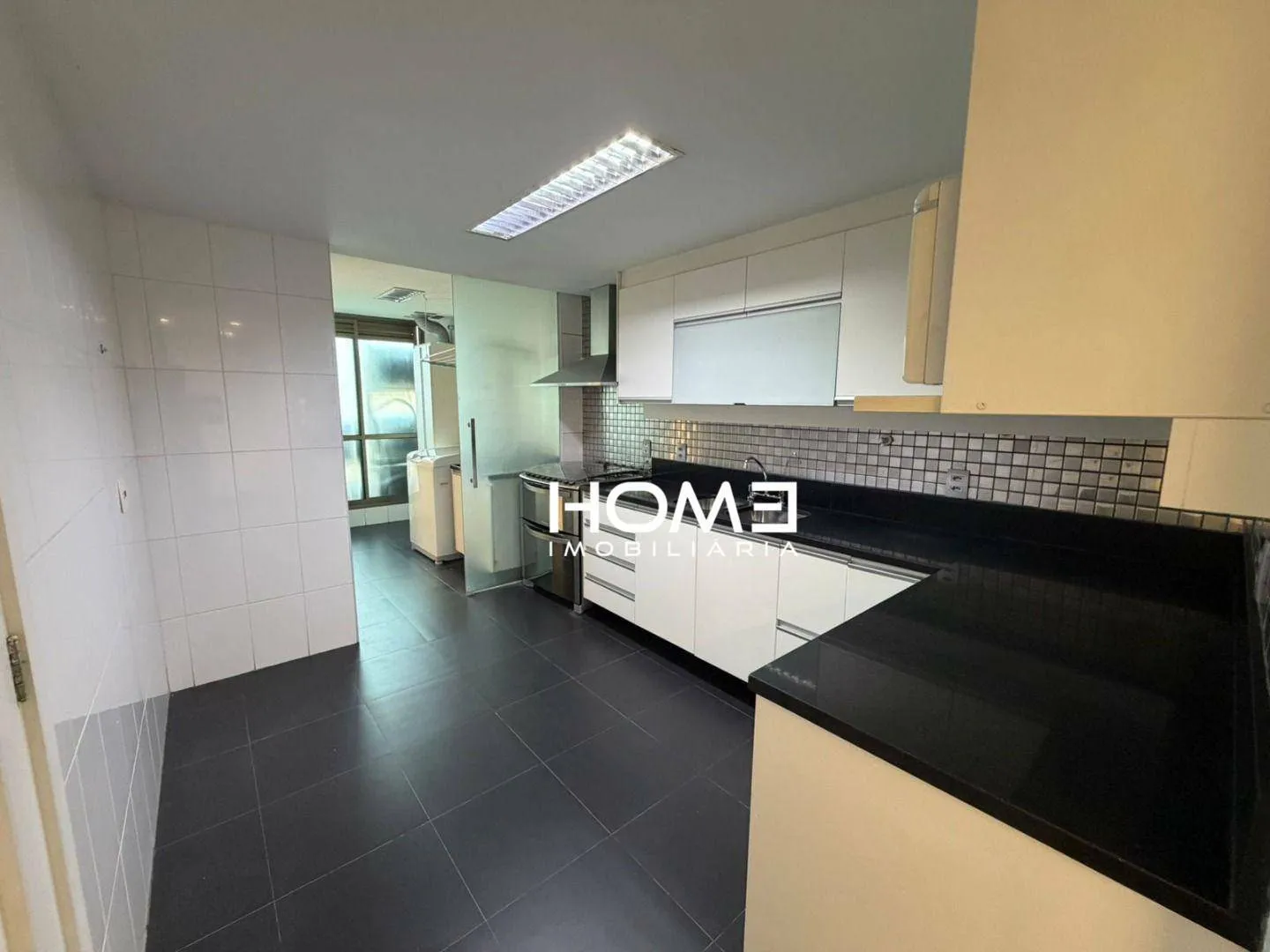 Furnished apartment, 365 m², with floor-to-ceiling windows — photo 11