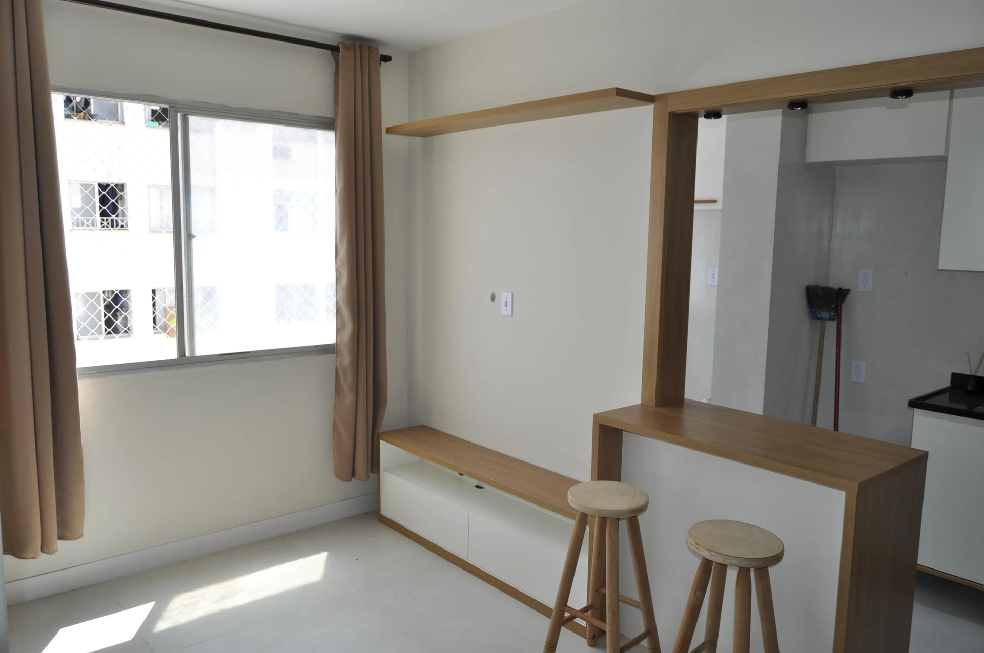 Glass-enclosed balcony in a 3-bedroom apartment, 65 m² — photo 17