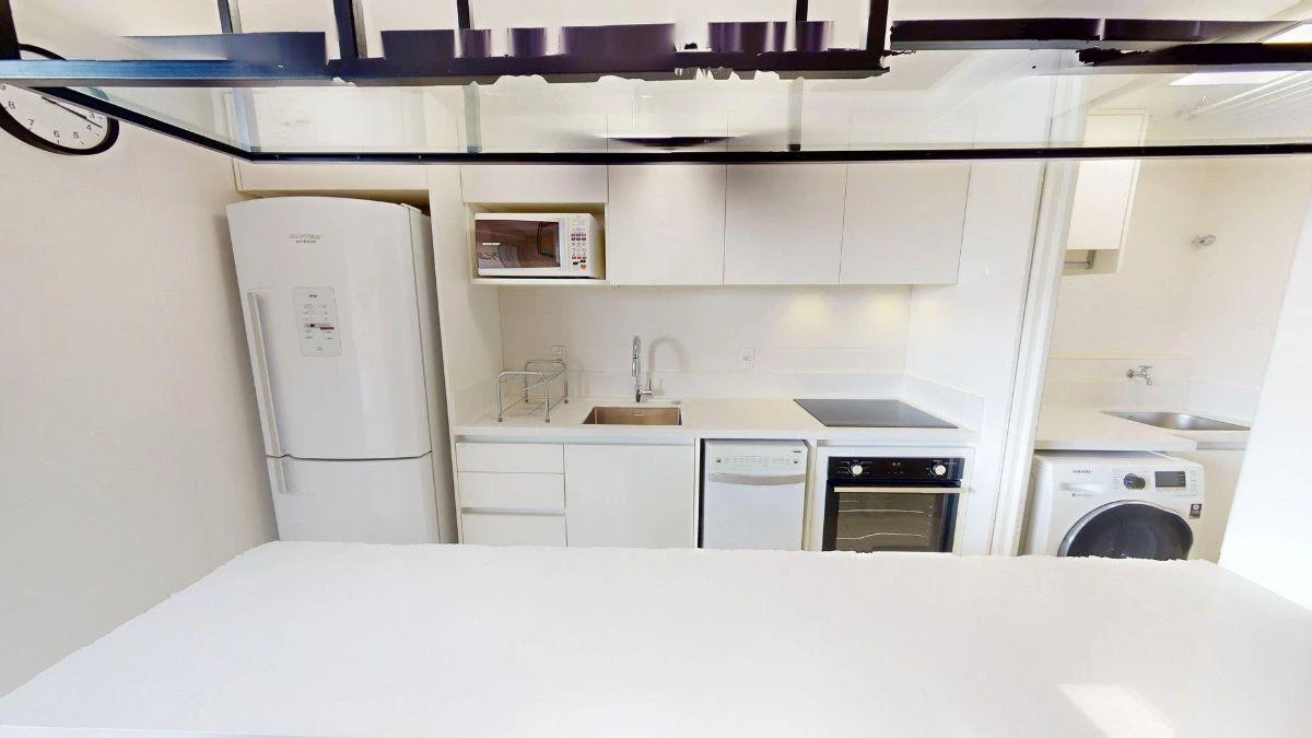 Furnished apartment, 95 m², with a glass-enclosed balcony — photo 32