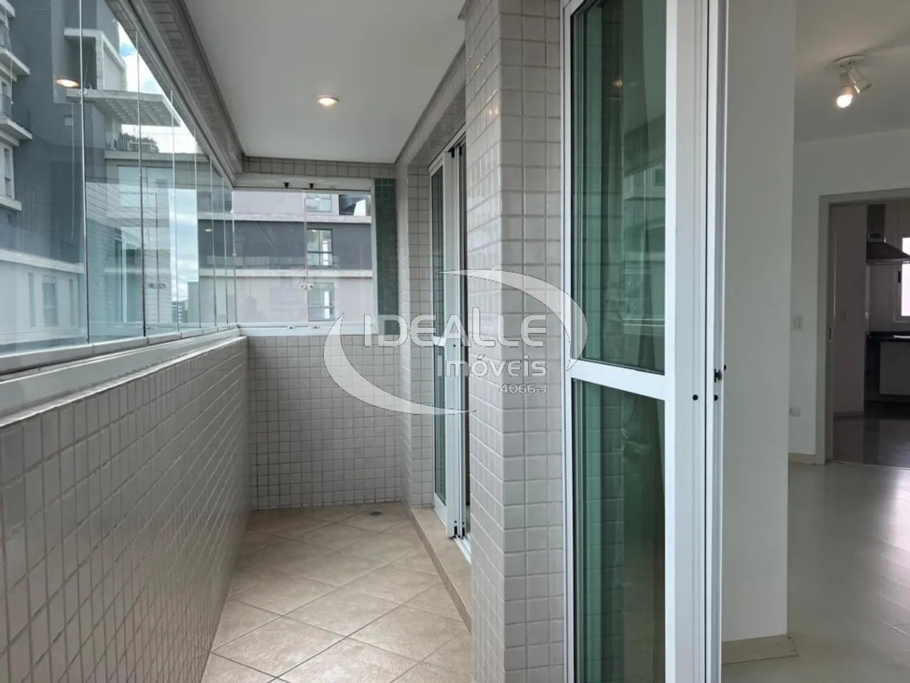3-bedroom apartment with enclosed balcony and 2 parking spots — photo 5