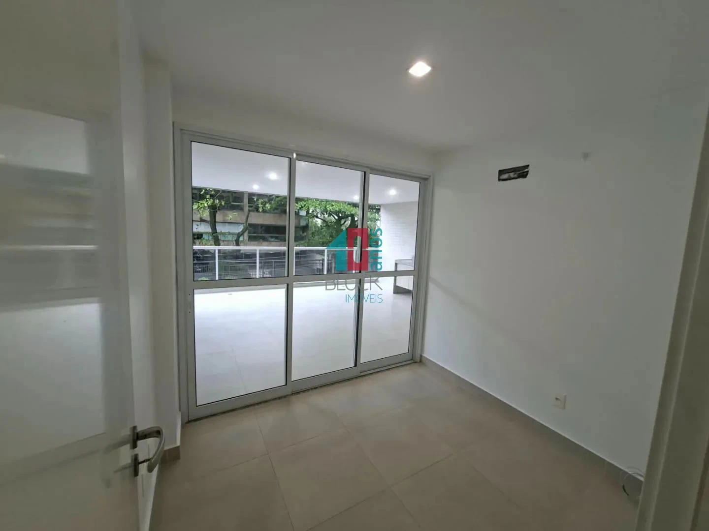 3-bedroom apartment with 1 suite and balcony, 122 m² — photo 16