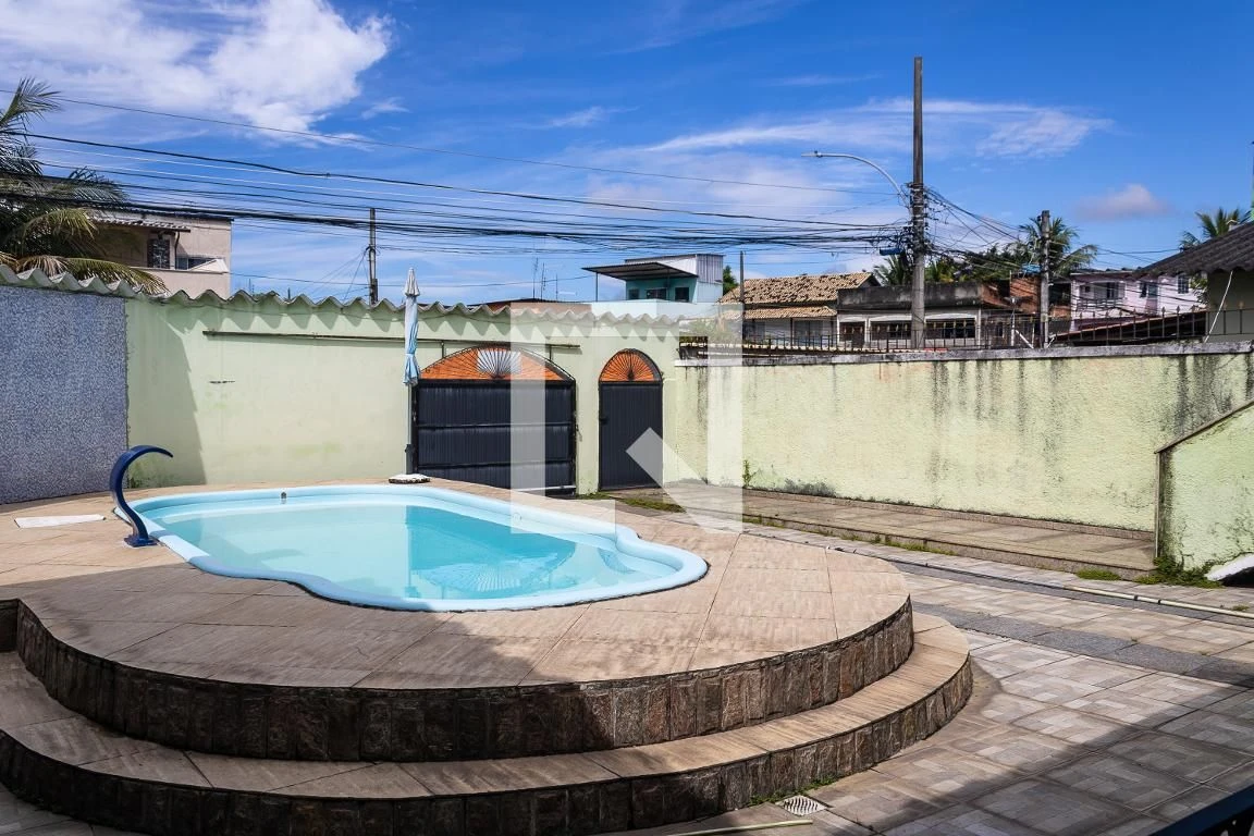 Casa com 5 quartos, jardim privativo e 4 vagas