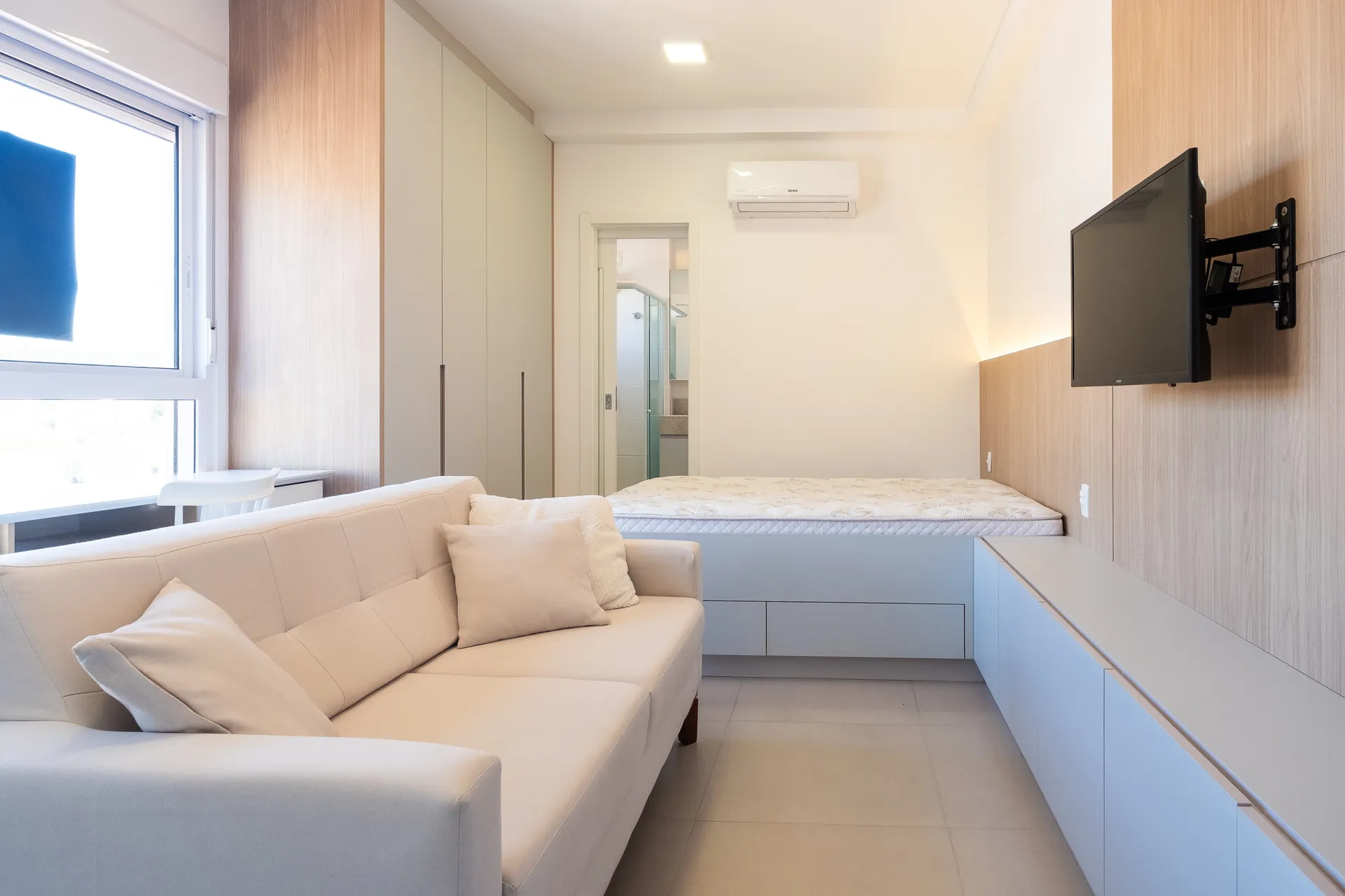 Furnished studio, 35 m², with floor-to-ceiling windows — photo 6