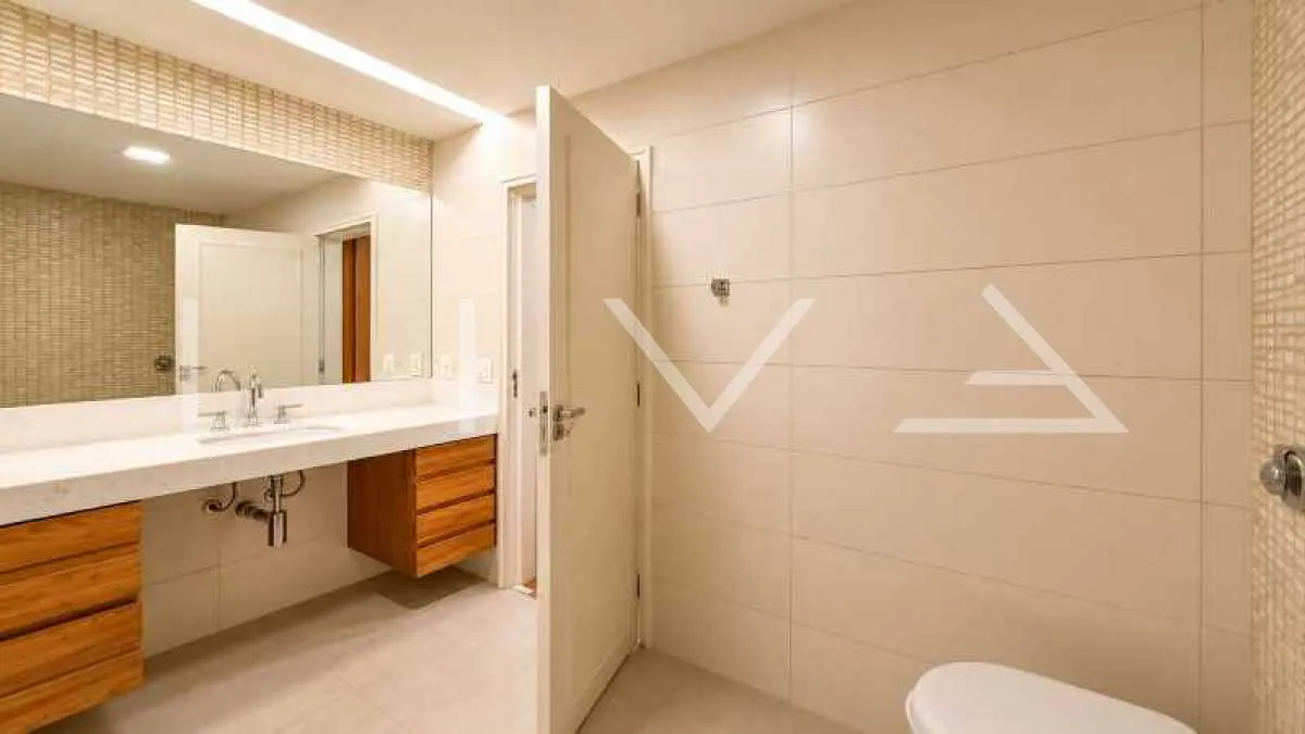Water view in a 3-bedroom apartment, 260 m² — photo 24