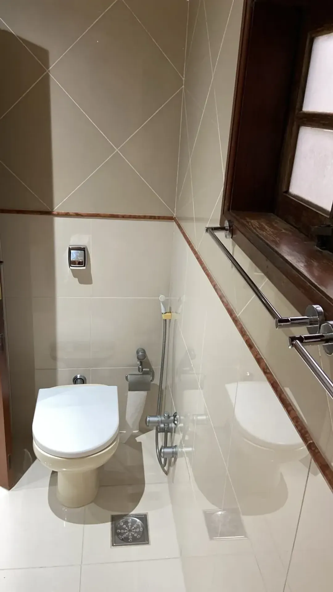 317 m² house with 3 suites, balcony grill and 3 parking — photo 56