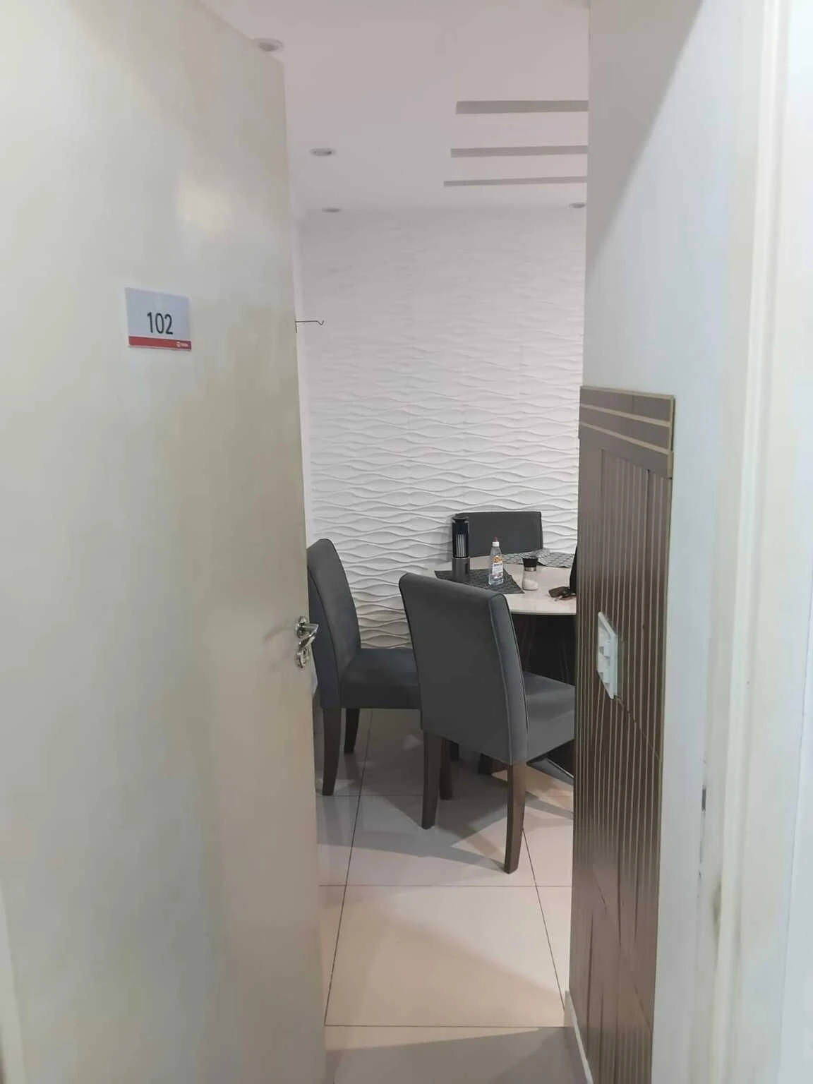Apartamento amueblado de 2 dormitorios con ducha de vidrio — photo 28