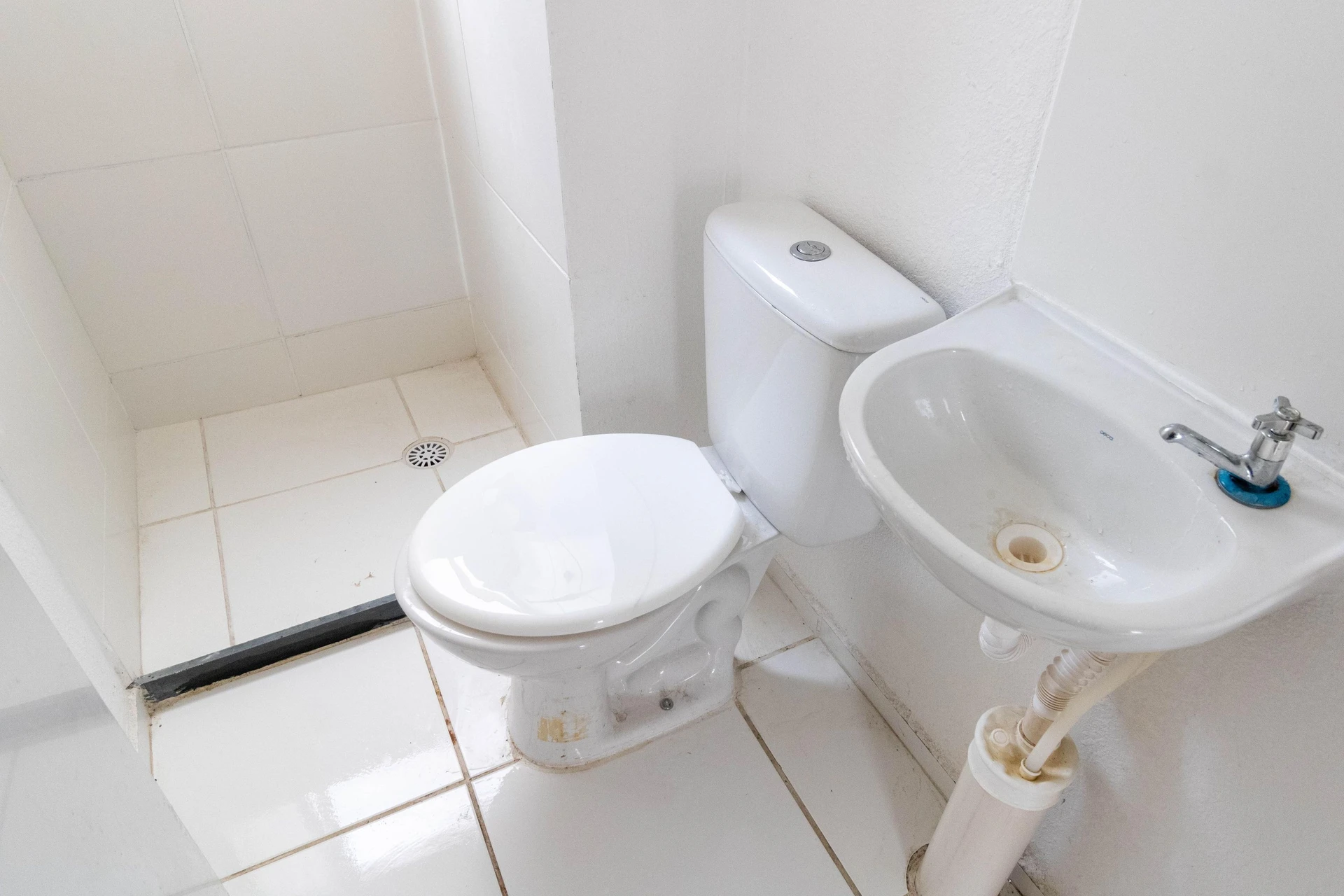 Unfurnished 2-bedroom apartment with no parking — photo 37