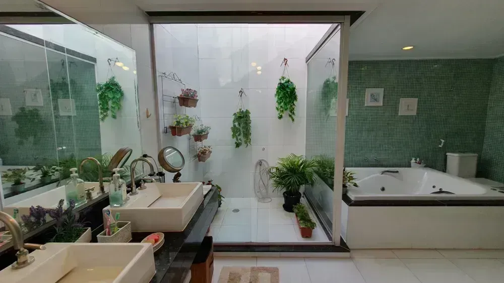 650 m² house with 6 en-suite bedrooms and 4 parking spots — photo 72