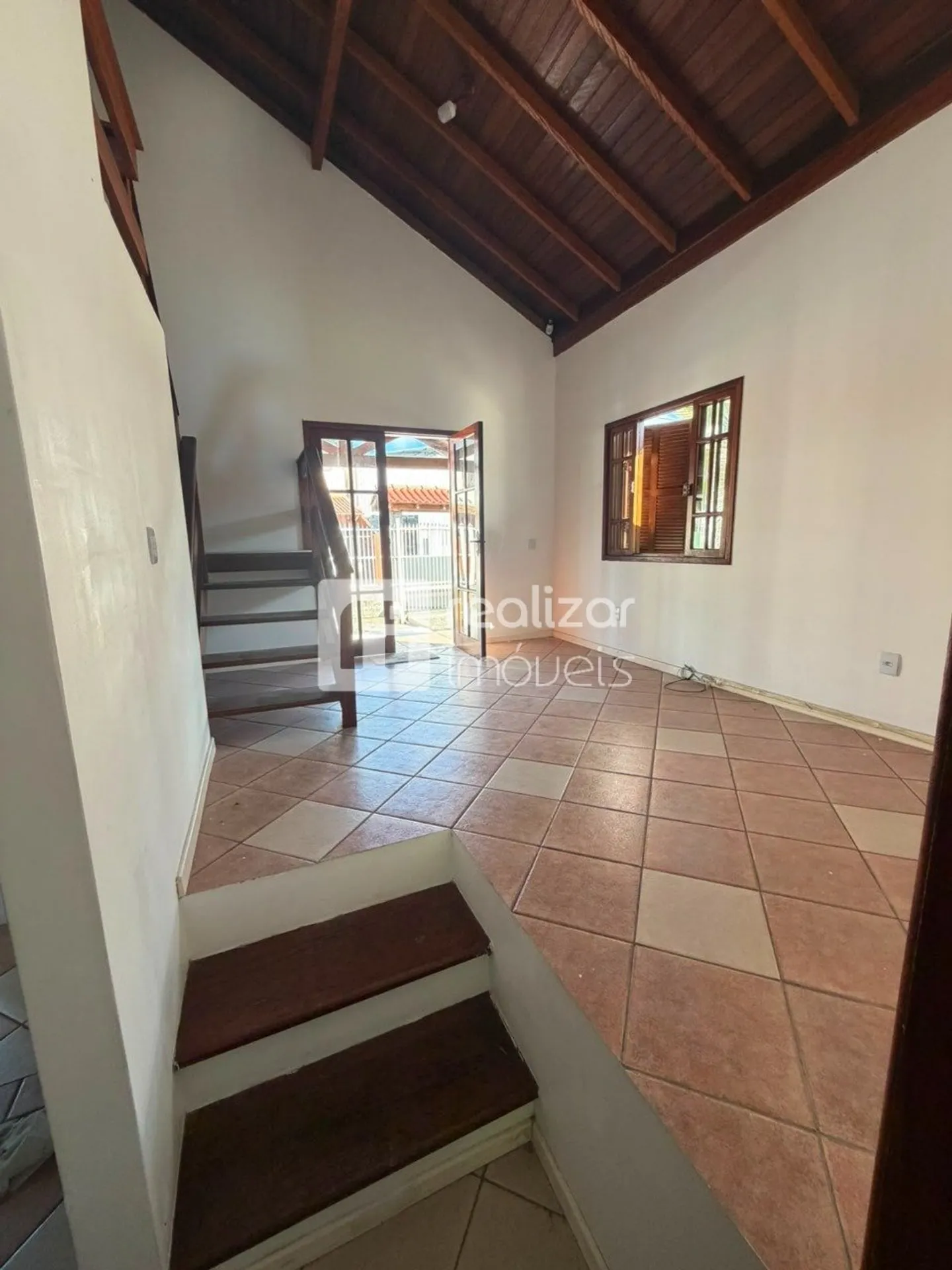 House with 5 bedrooms and a private garden — photo 30