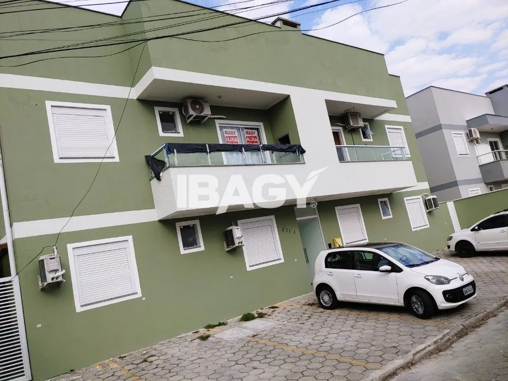 2-bedroom apartment with 1 en-suite and a balcony