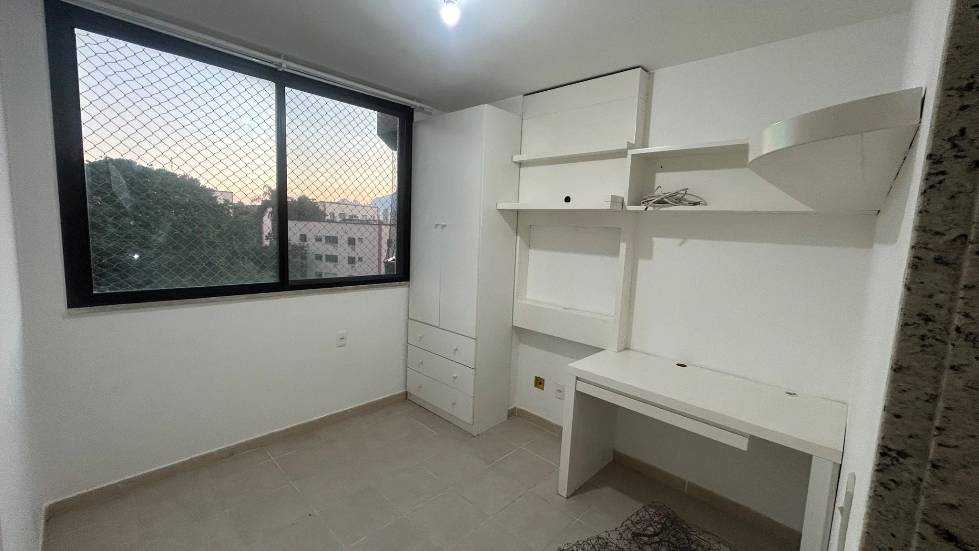 Apartamento de 3 quartos com piso de cerâmica e 2 banheiros — photo 25