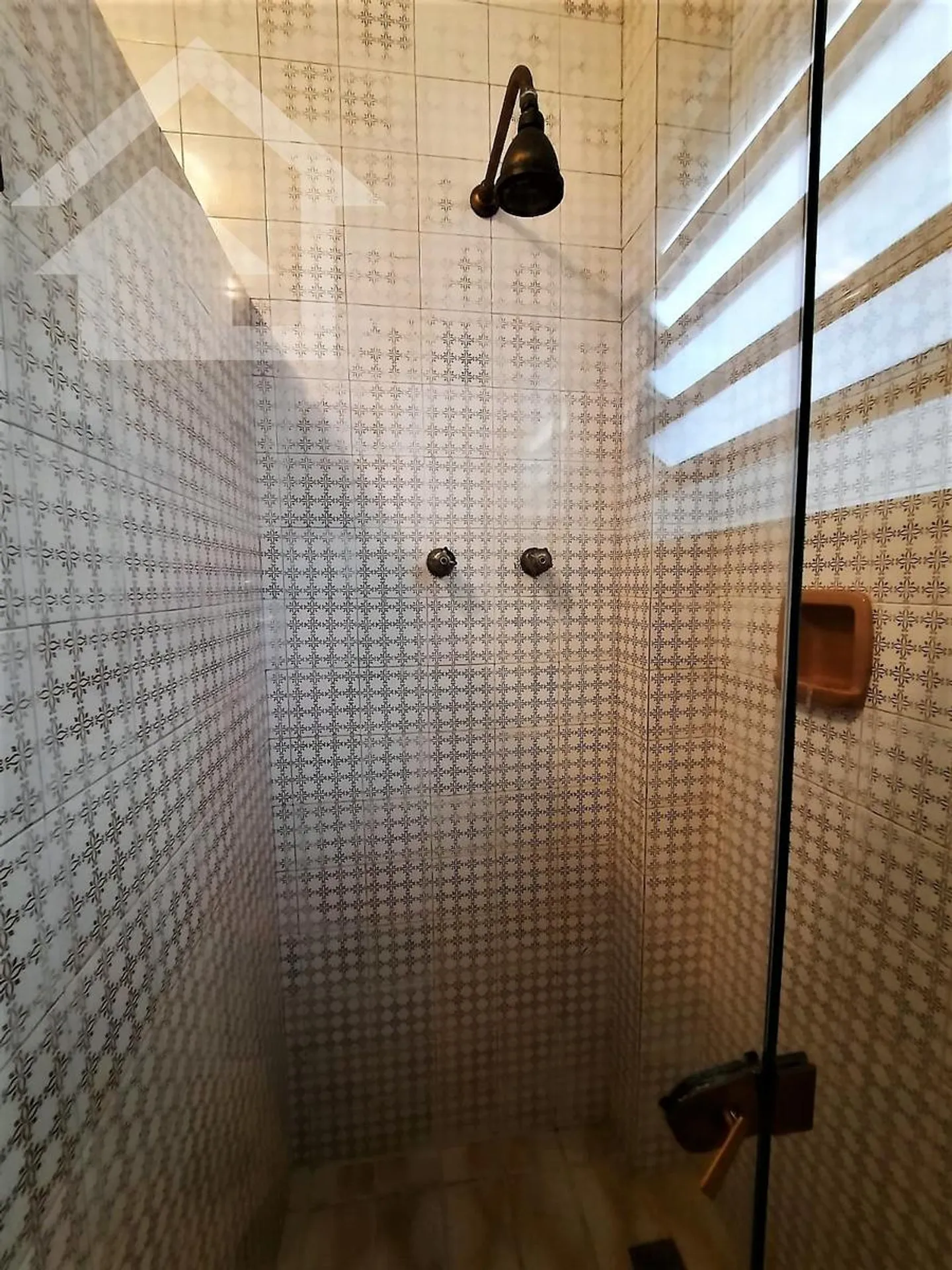 525 m² apartment with a home office and a bathtub — photo 41