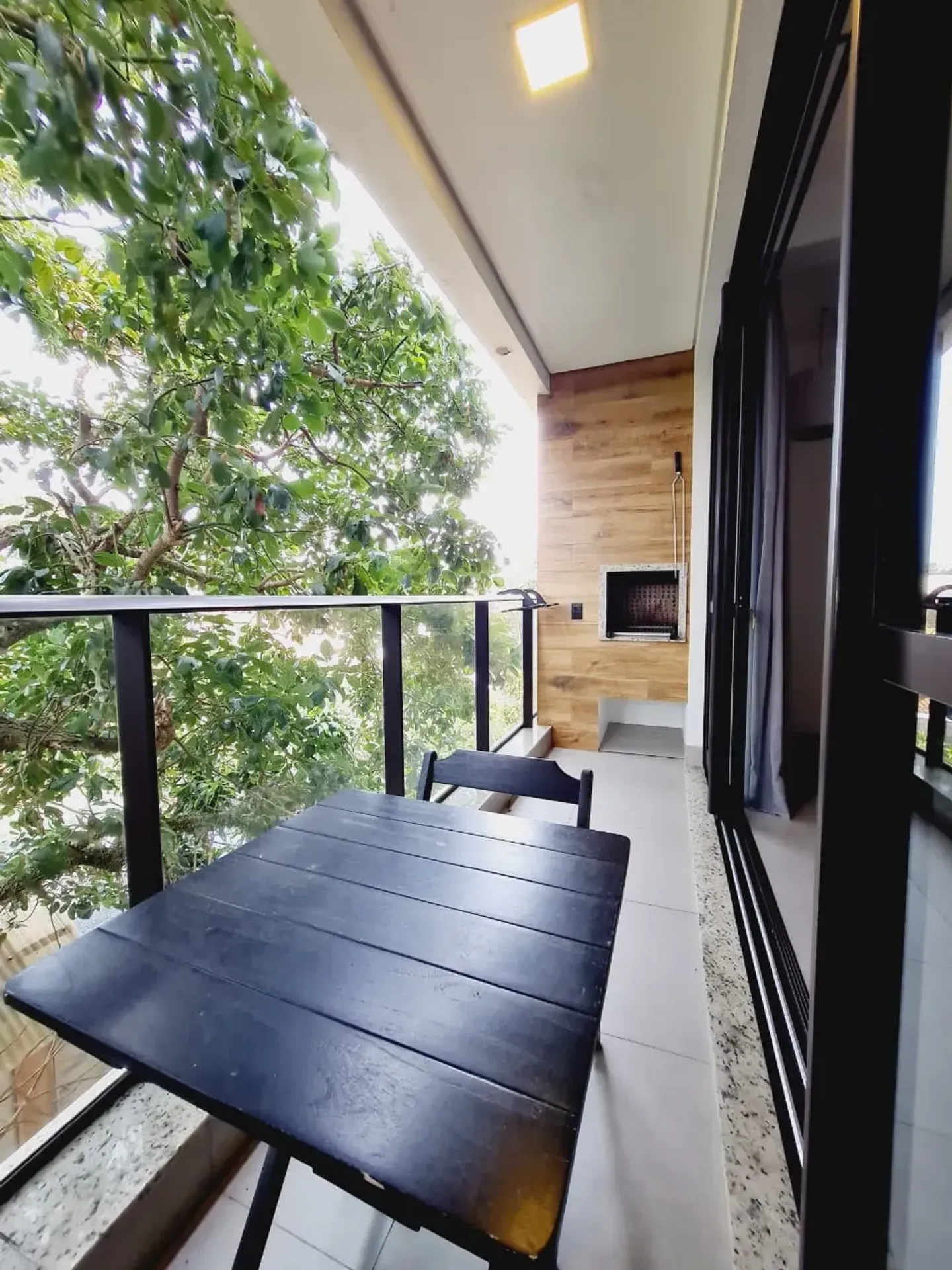 Studio with balcony grill and included parking spot — photo 17