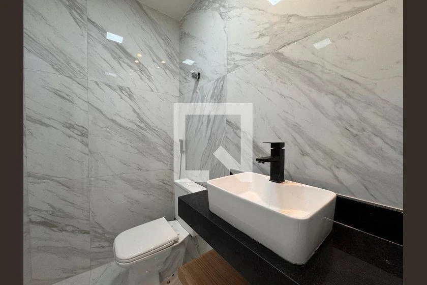 Rental house with 4 bedrooms and 222 m², balcony — photo 5