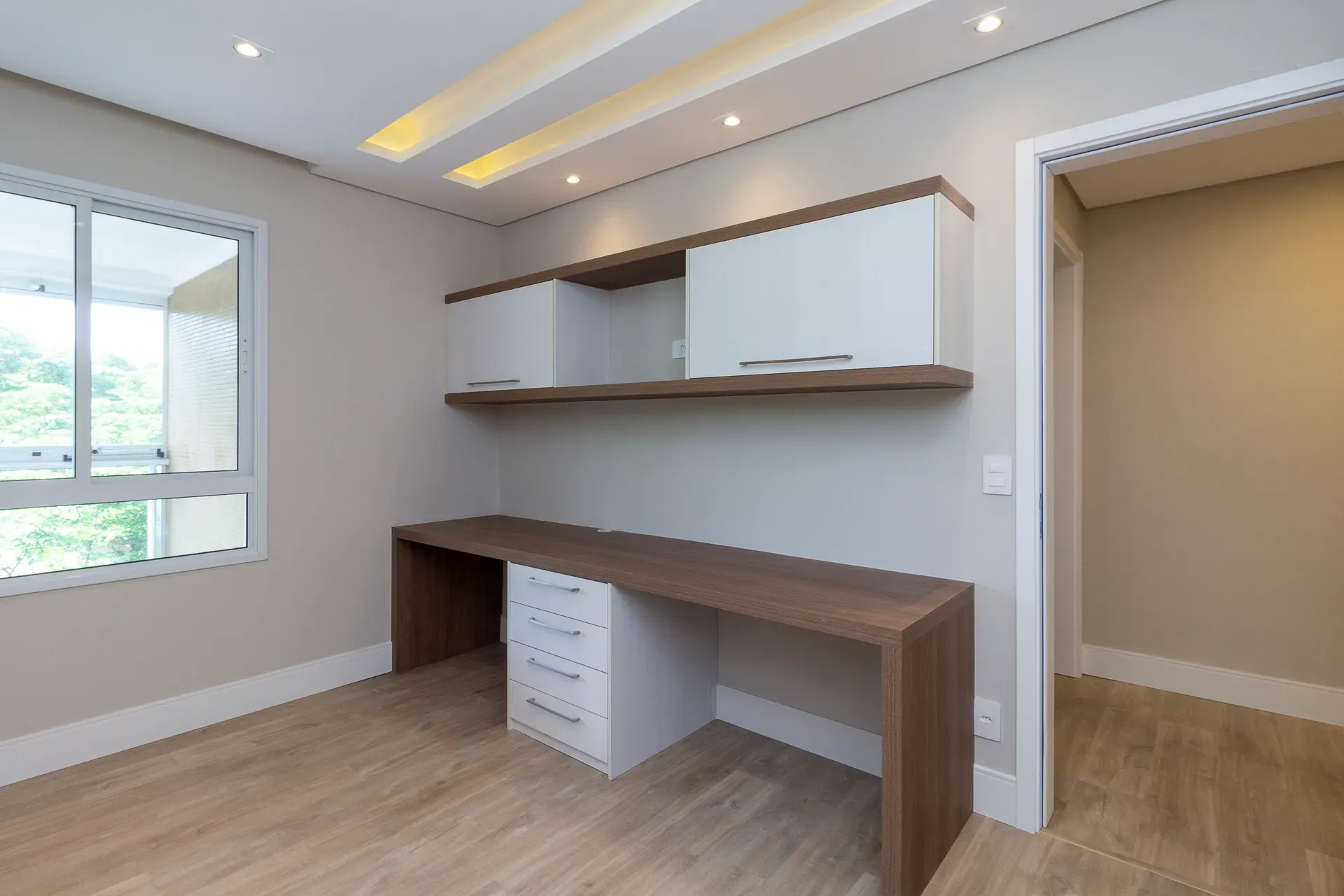 Unfurnished 4-bedroom apartment with 5 bathrooms — photo 49