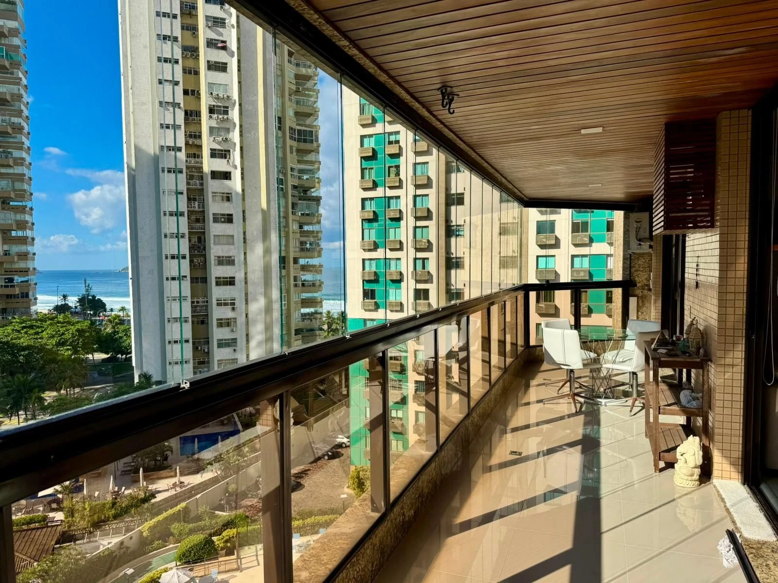Furnished 3-bedroom apartment with enclosed balcony — photo 10