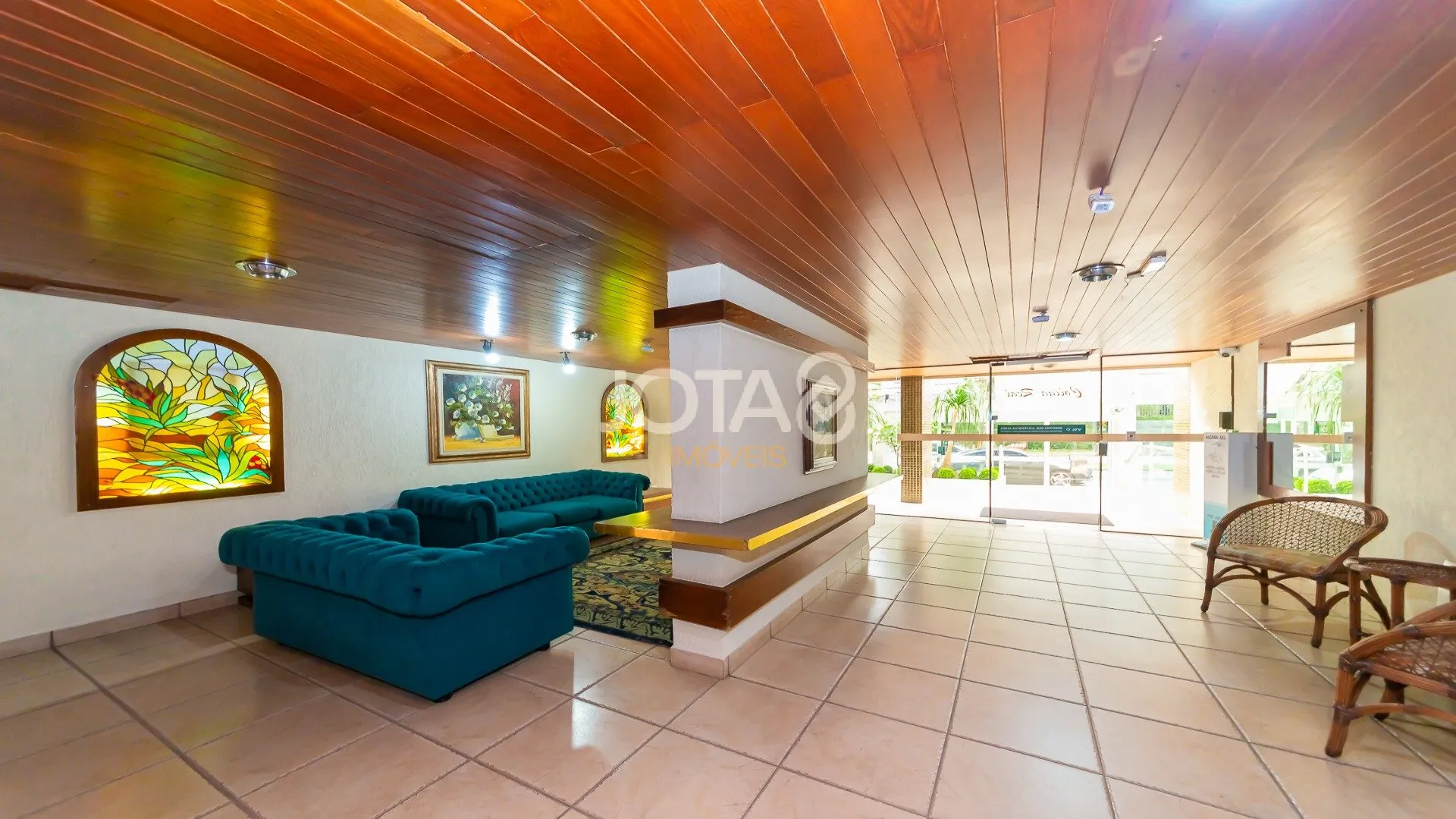 3-bedroom apartment with wood or laminate floors in Curitiba — photo 29