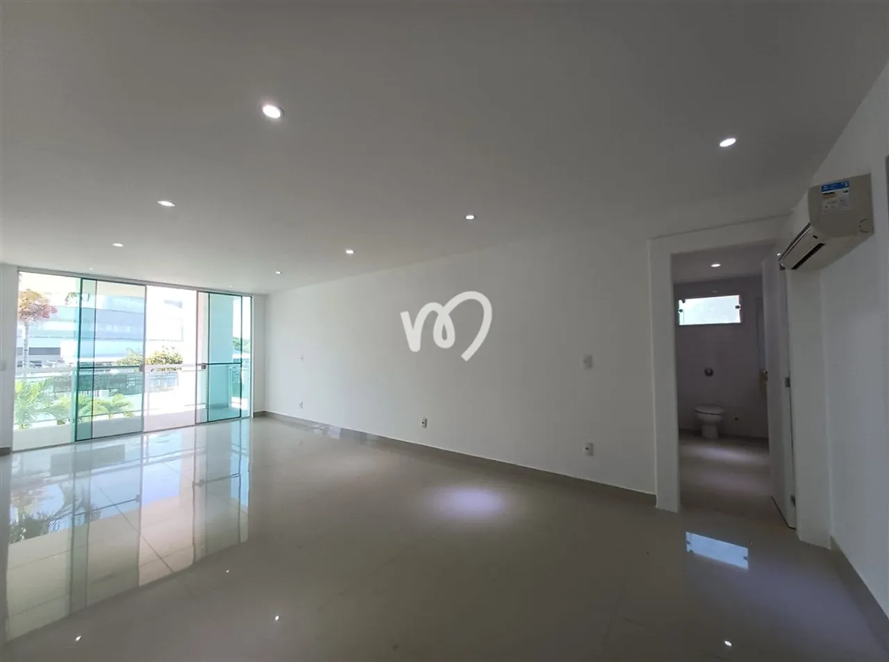 900 m² house with 5 bedrooms and 5 parking spaces — photo 17