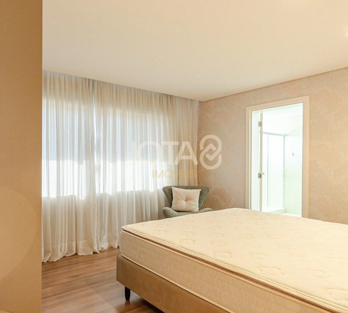 4-bedroom house with a washing machine — photo 22