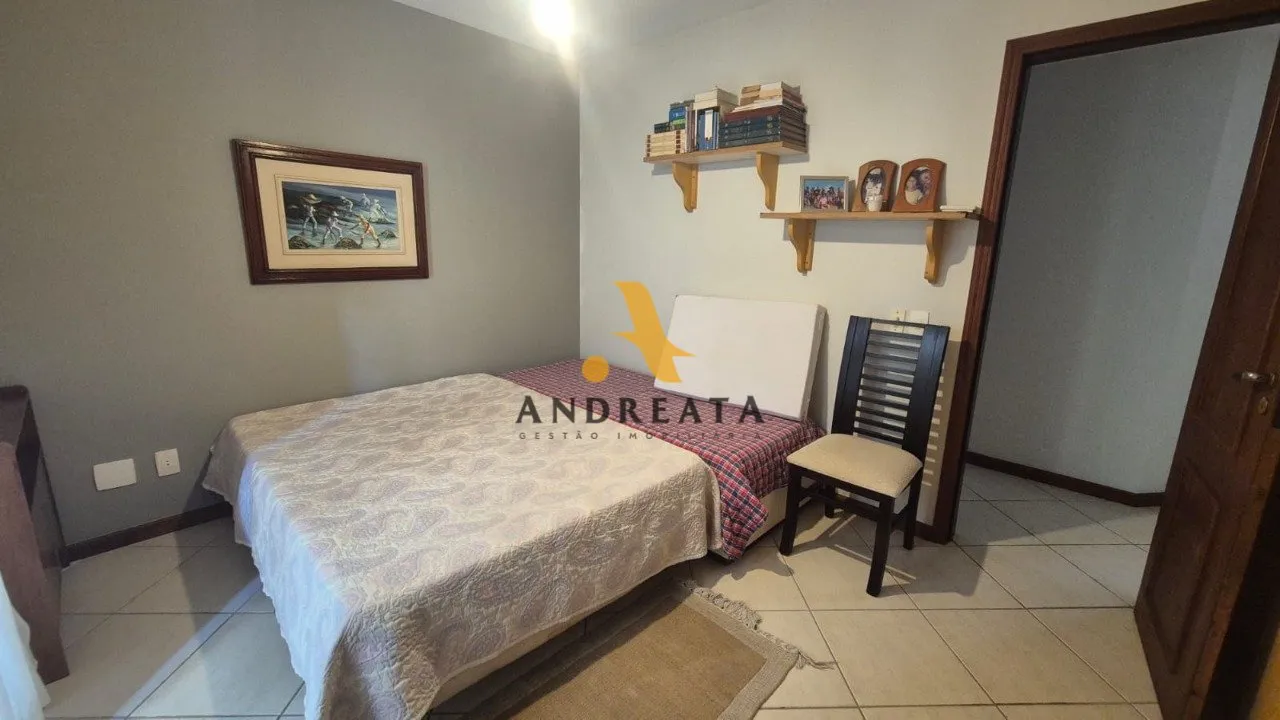 Casa de 307 m² com janelas do piso ao teto e banheira — photo 46