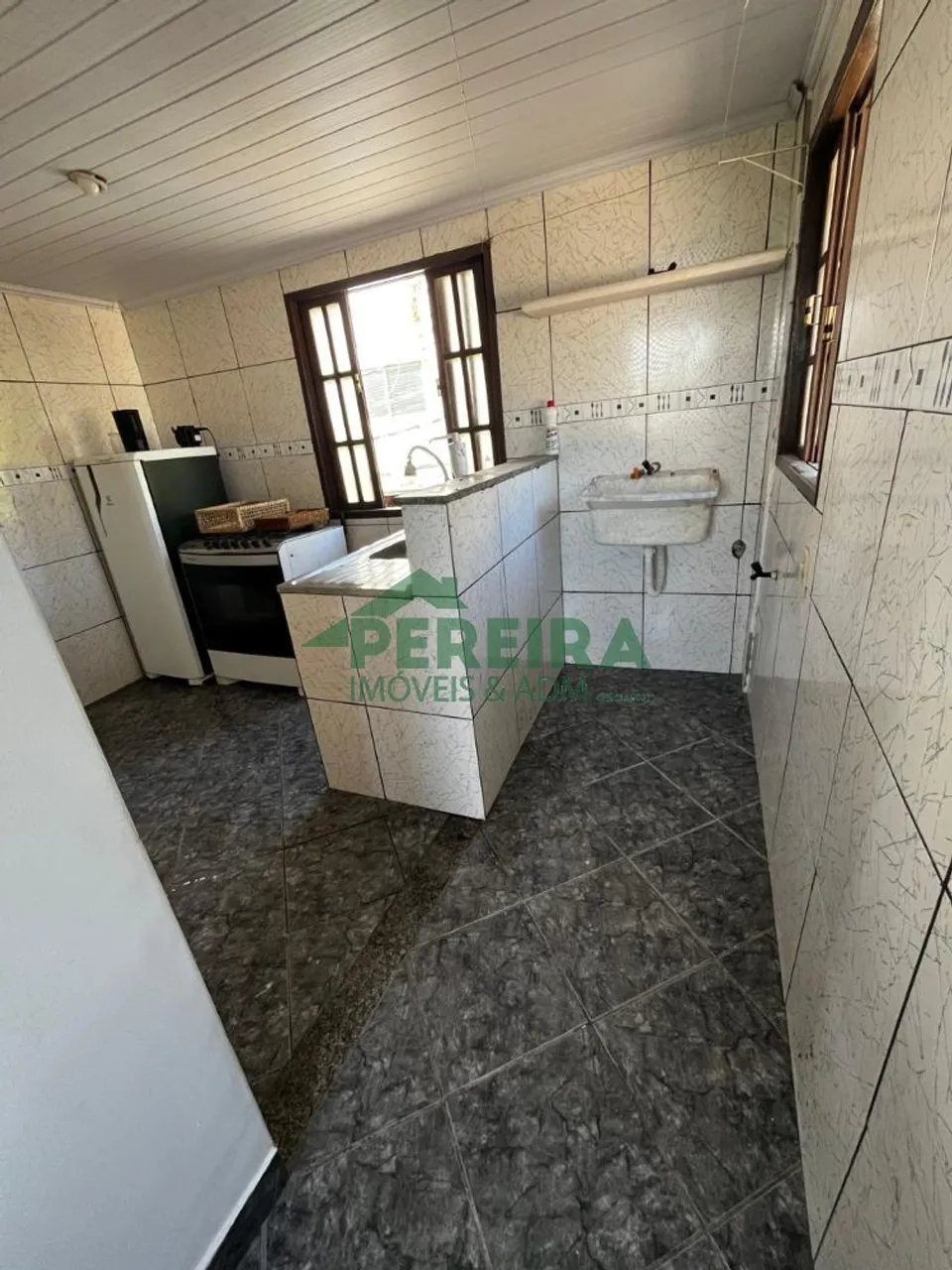 Невибудована будівля без меблів: кухня з газом і балкон — photo 16