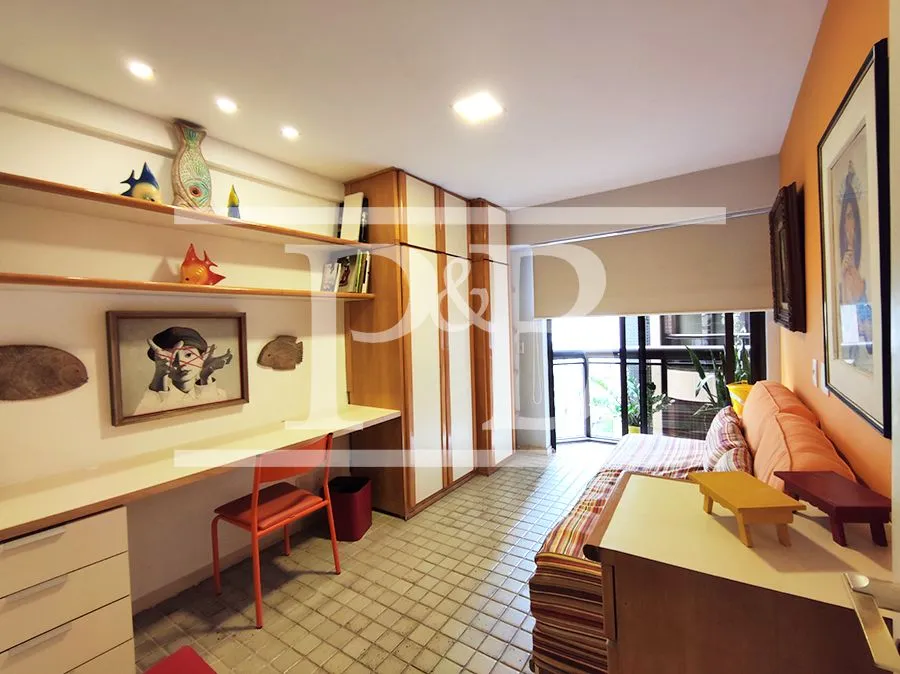 Furnished apartment with 2 bedrooms and an open-plan kitchen — photo 10