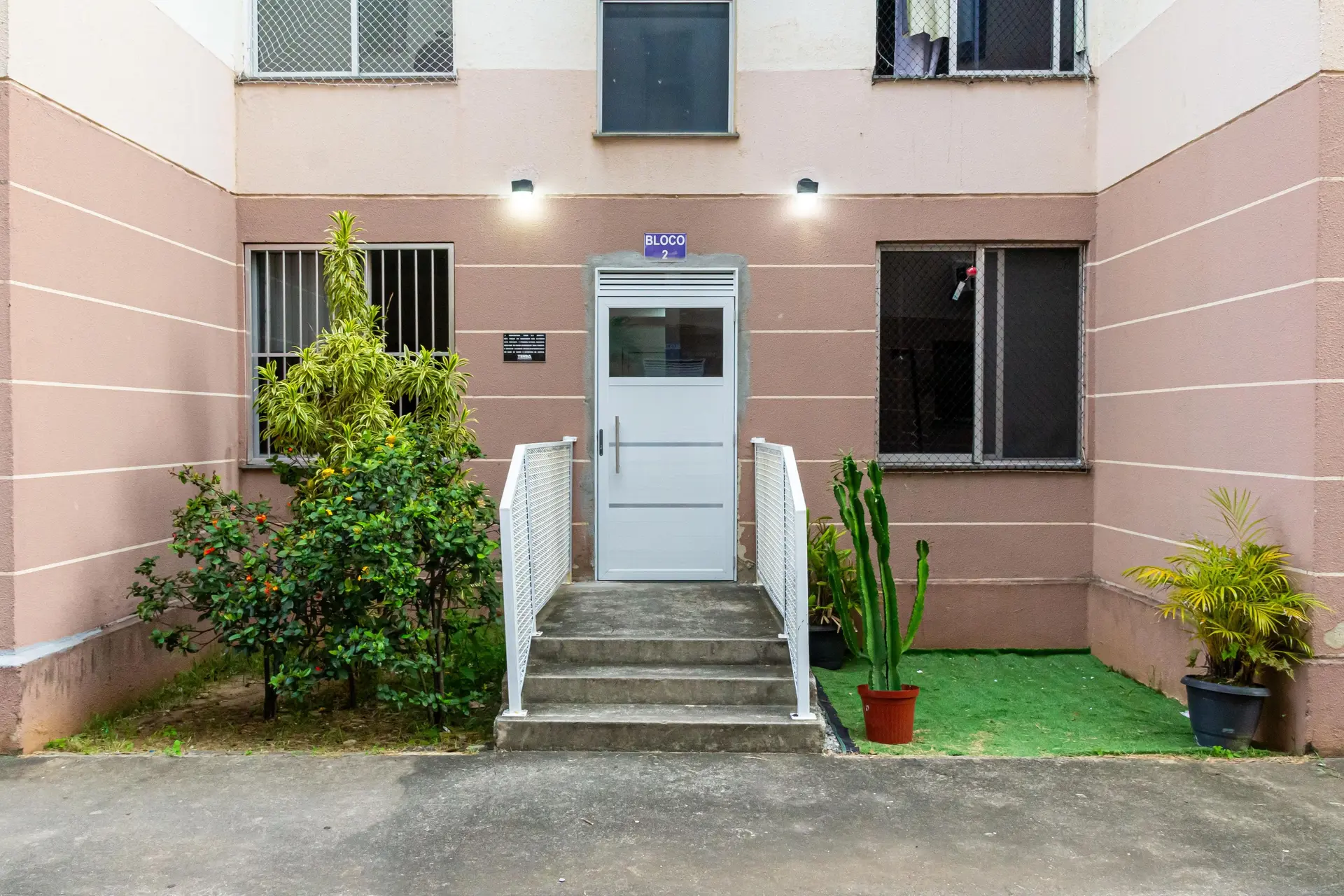 2-bedroom apartment in a building with a pool — photo 7