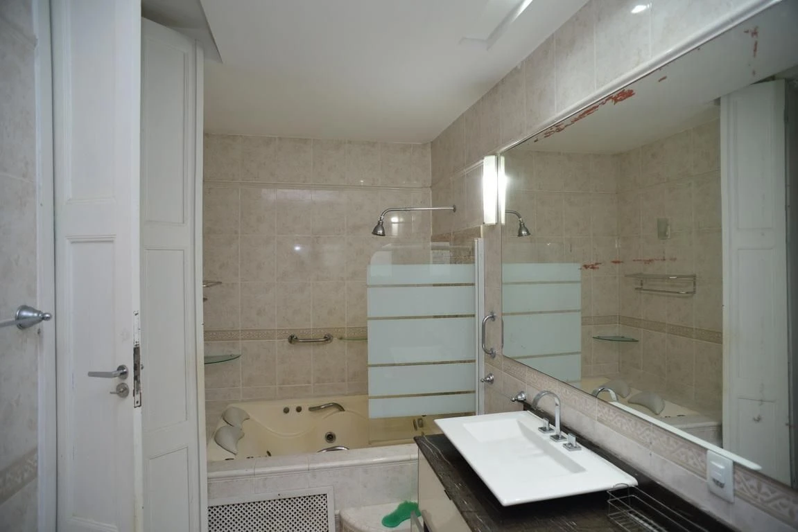 Furnished house, 700 m², with a jacuzzi — photo 35
